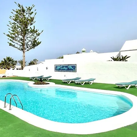 Bungalow For Nudists, With Freewifi And Great View Of The Pool