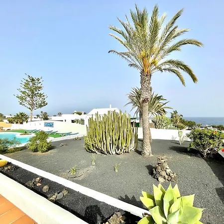 Bungalow For Nudists, With Freewifi And Great View Of The Pool Charco del Palo