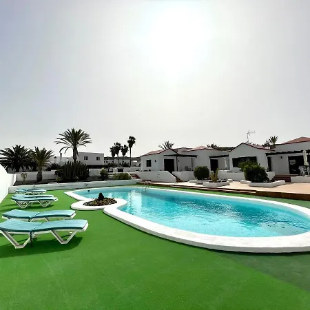 Bungalow For Nudists, With Freewifi And Great View Of The Pool דירה