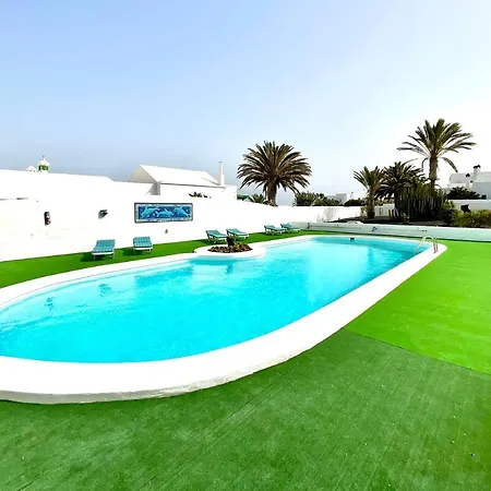 Bungalow For Nudists, With Freewifi And Great View Of The Pool *